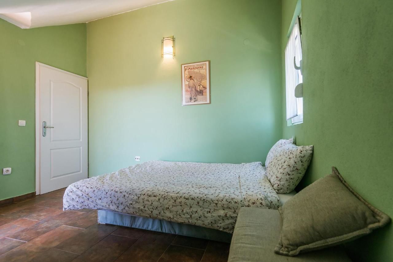 Хостелы Hostel Q Подгорица
