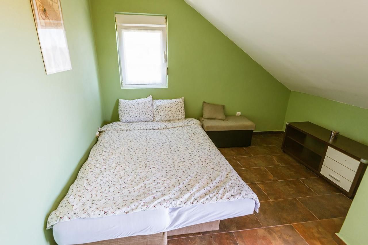 Хостелы Hostel Q Подгорица