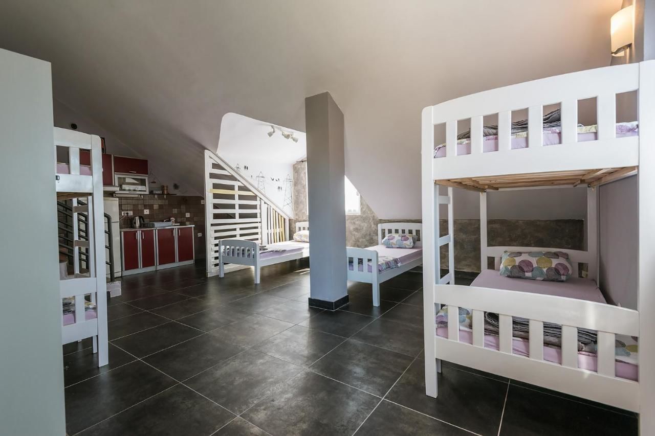 Хостелы Hostel Q Подгорица