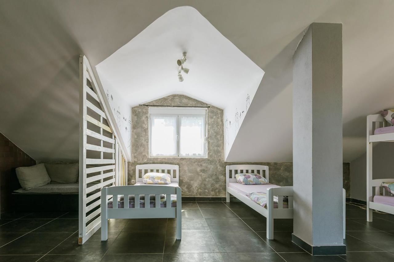 Хостелы Hostel Q Подгорица