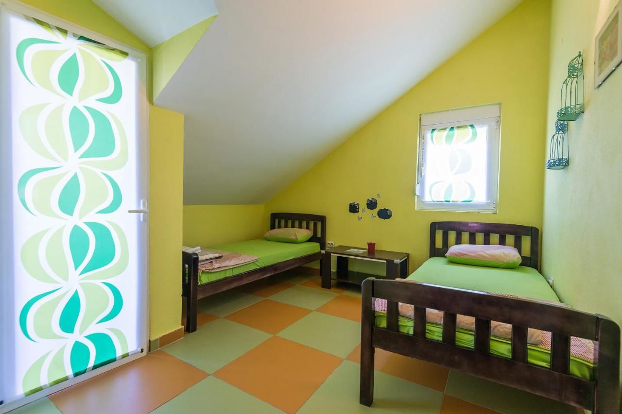 Хостелы Hostel Q Подгорица