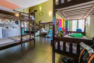 Хостелы Hostel Q Подгорица Односпальная кровать в общем номере для мужчин и женщин-6