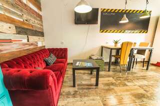 Хостелы Hostel Q Подгорица Односпальная кровать в общем номере для мужчин и женщин-5